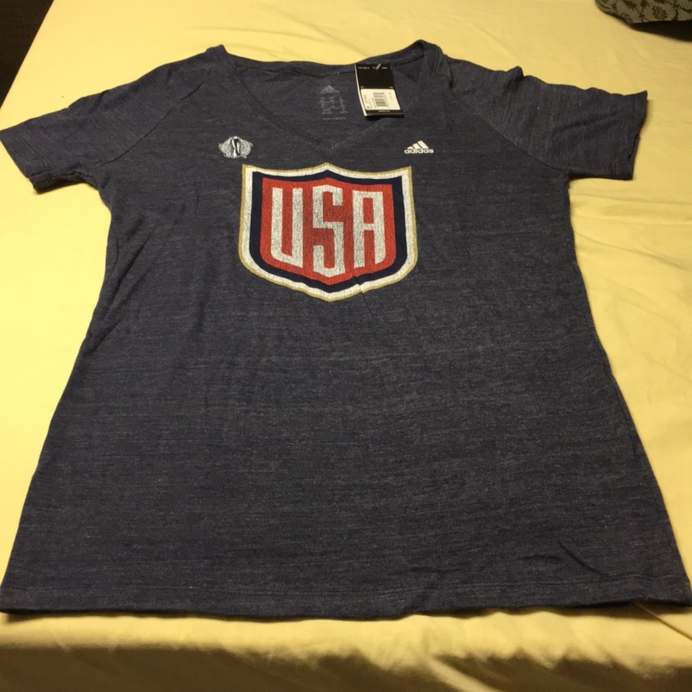 🌺💕 Adidas USA T shirt